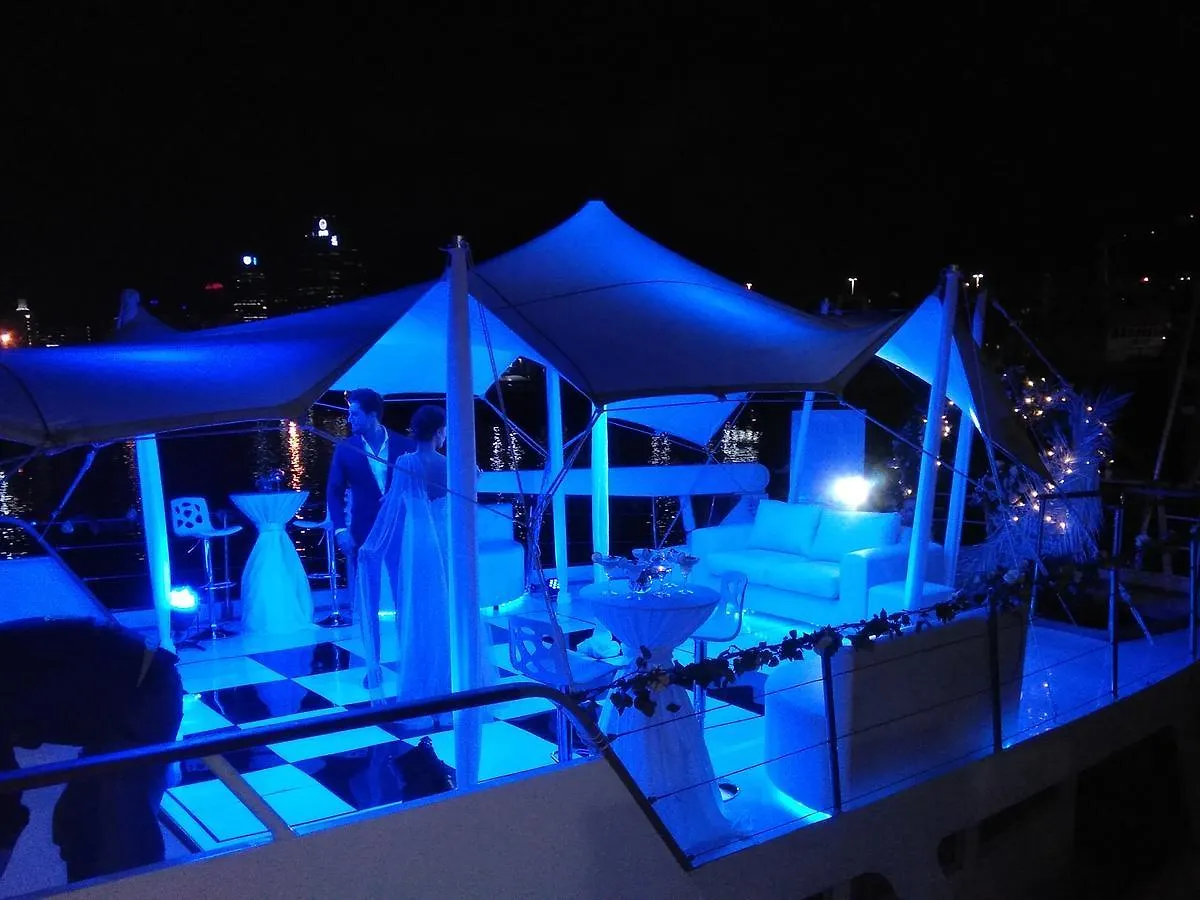 Jackie O Classic Luxury Yacht & Boutique Hotel Cape Town Botel