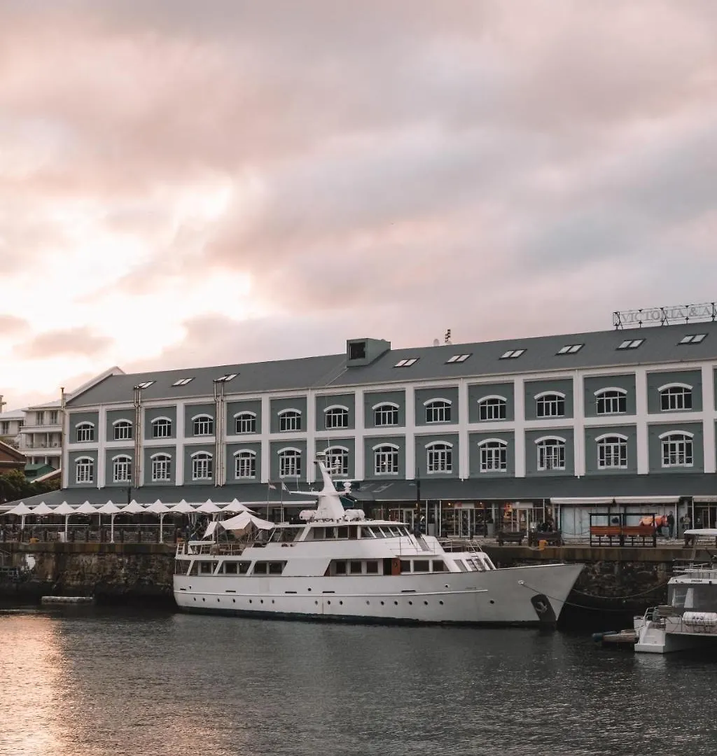 Botel Jackie O Classic Luxury Yacht & Boutique Hotel Cape Town
