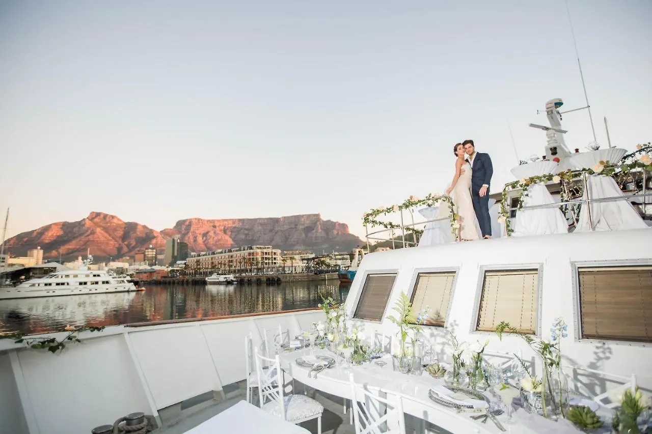 Jackie O Classic Luxury Yacht & Boutique Hotel Cape Town Botel