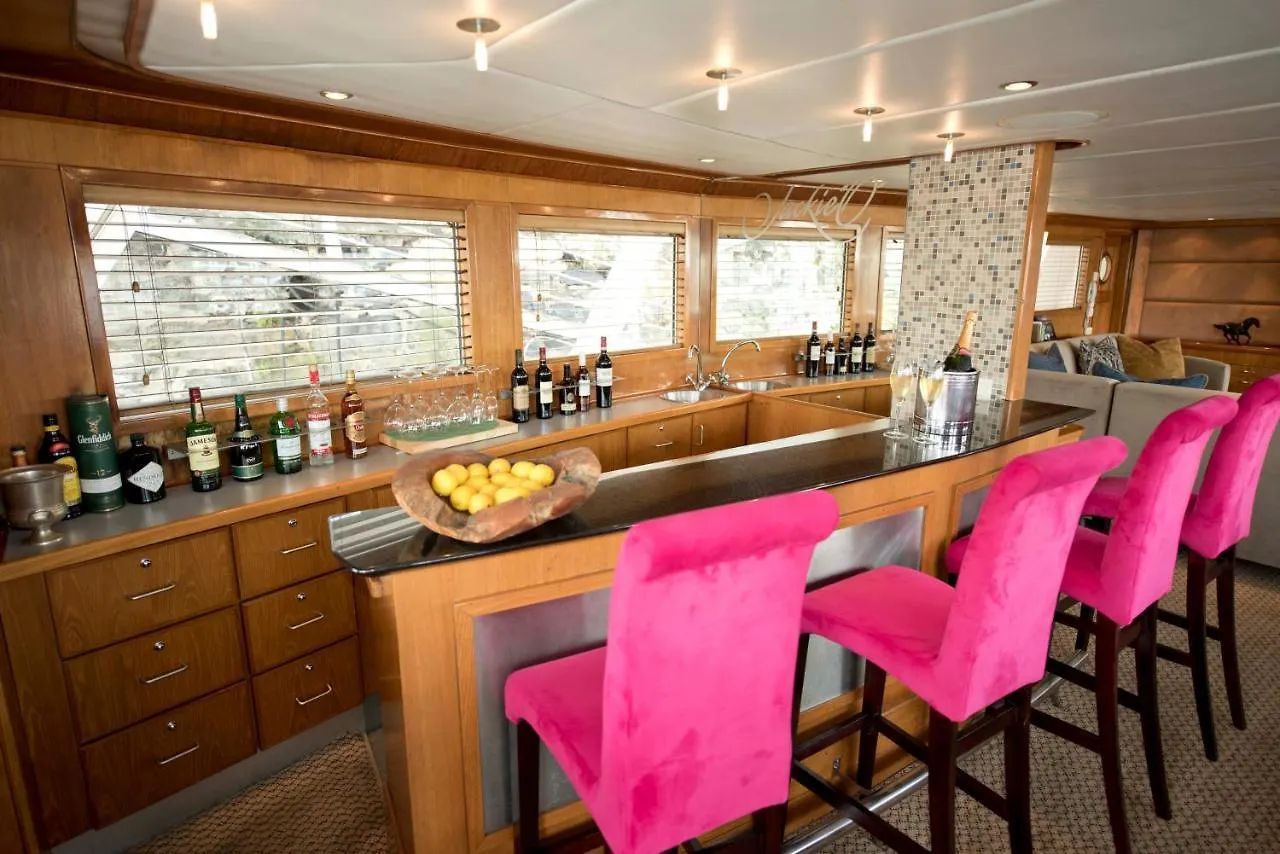 Botel Jackie O Classic Luxury Yacht & Boutique Hotel Cape Town