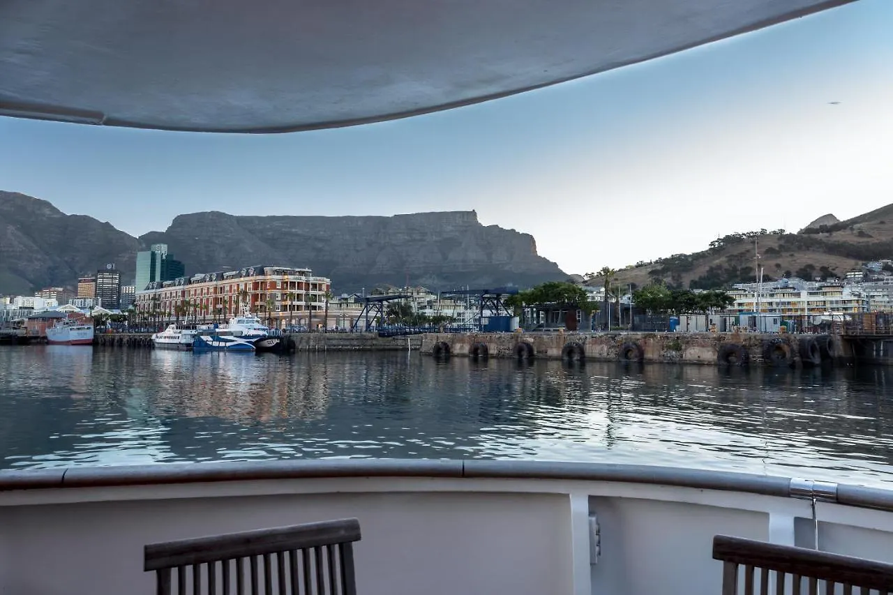 Botel Jackie O Classic Luxury Yacht & Boutique Hotel Cape Town