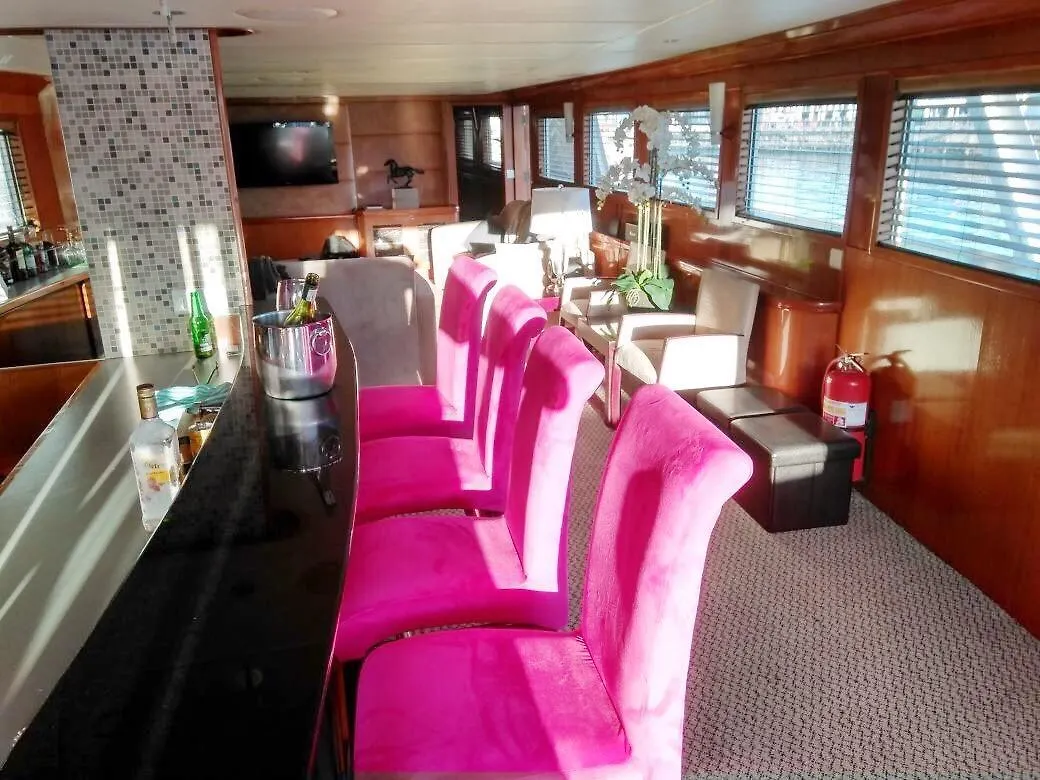 Jackie O Classic Luxury Yacht & Boutique Hotel Kapstadt