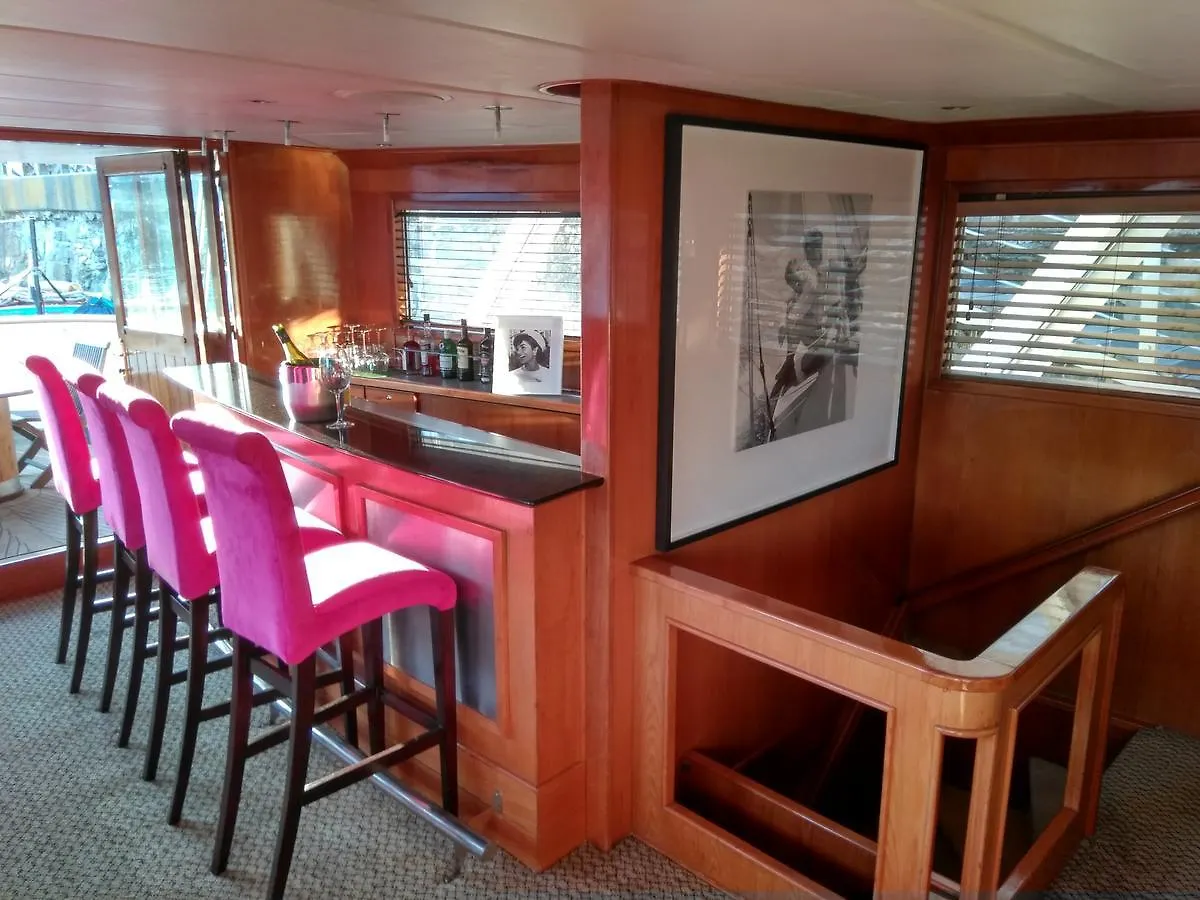 Botel Jackie O Classic Luxury Yacht & Boutique Hotel Kapstadt Südafrika