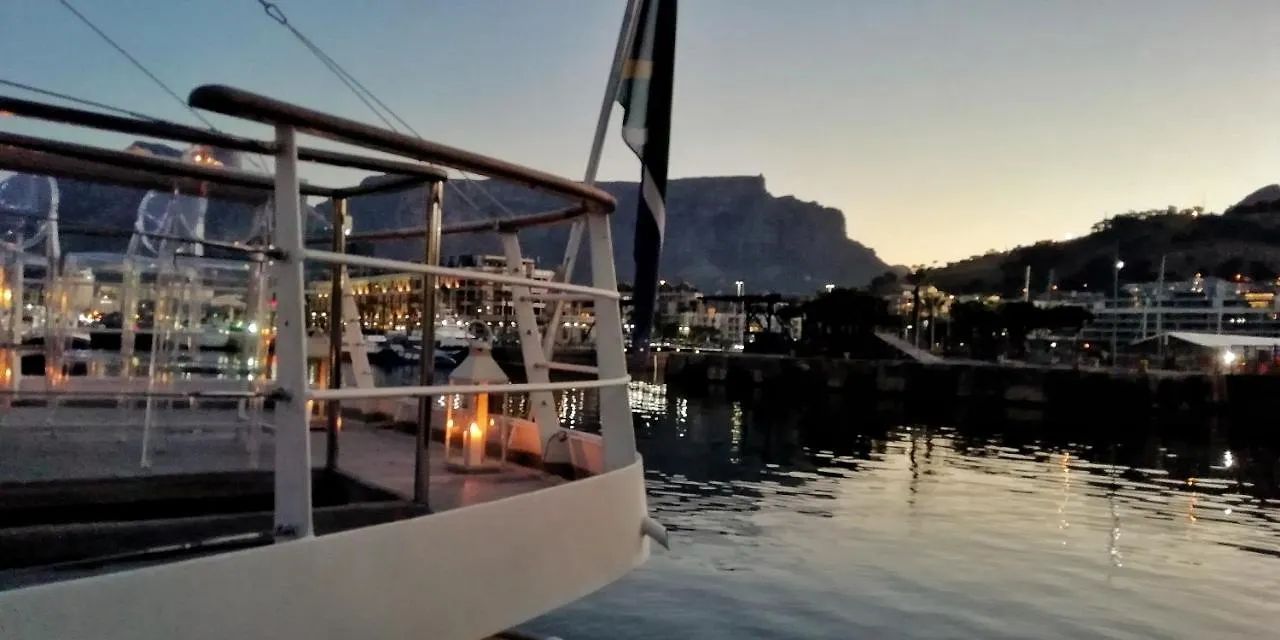 Jackie O Classic Luxury Yacht & Boutique Hotel Kapstadt
