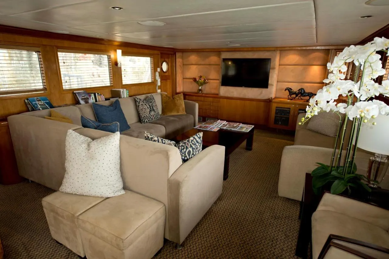 Jackie O Classic Luxury Yacht & Boutique Hotel Kapstadt