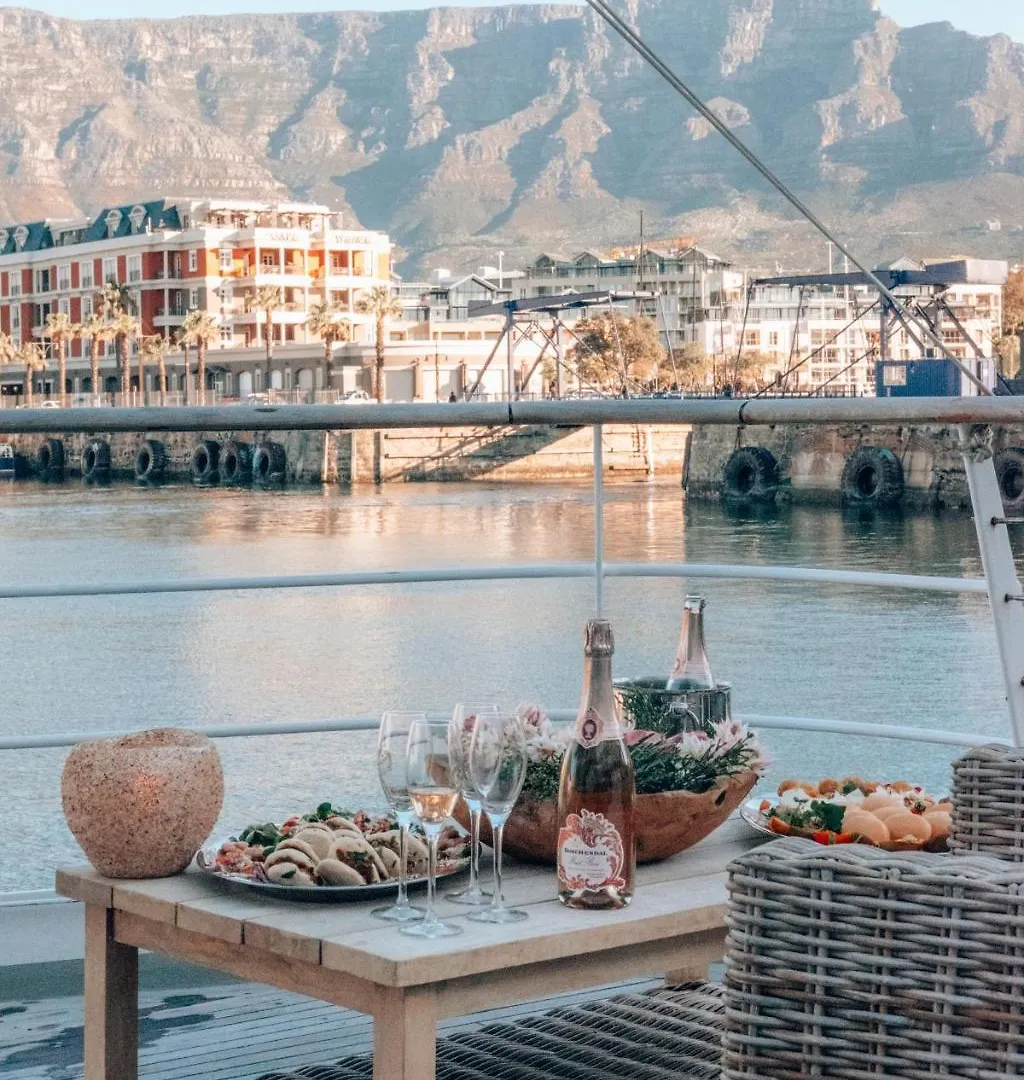 Jackie O Classic Luxury Yacht & Boutique Hotel Kapstadt