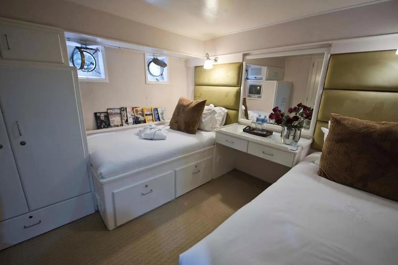 Jackie O Classic Luxury Yacht & Boutique Hotel Kapstadt