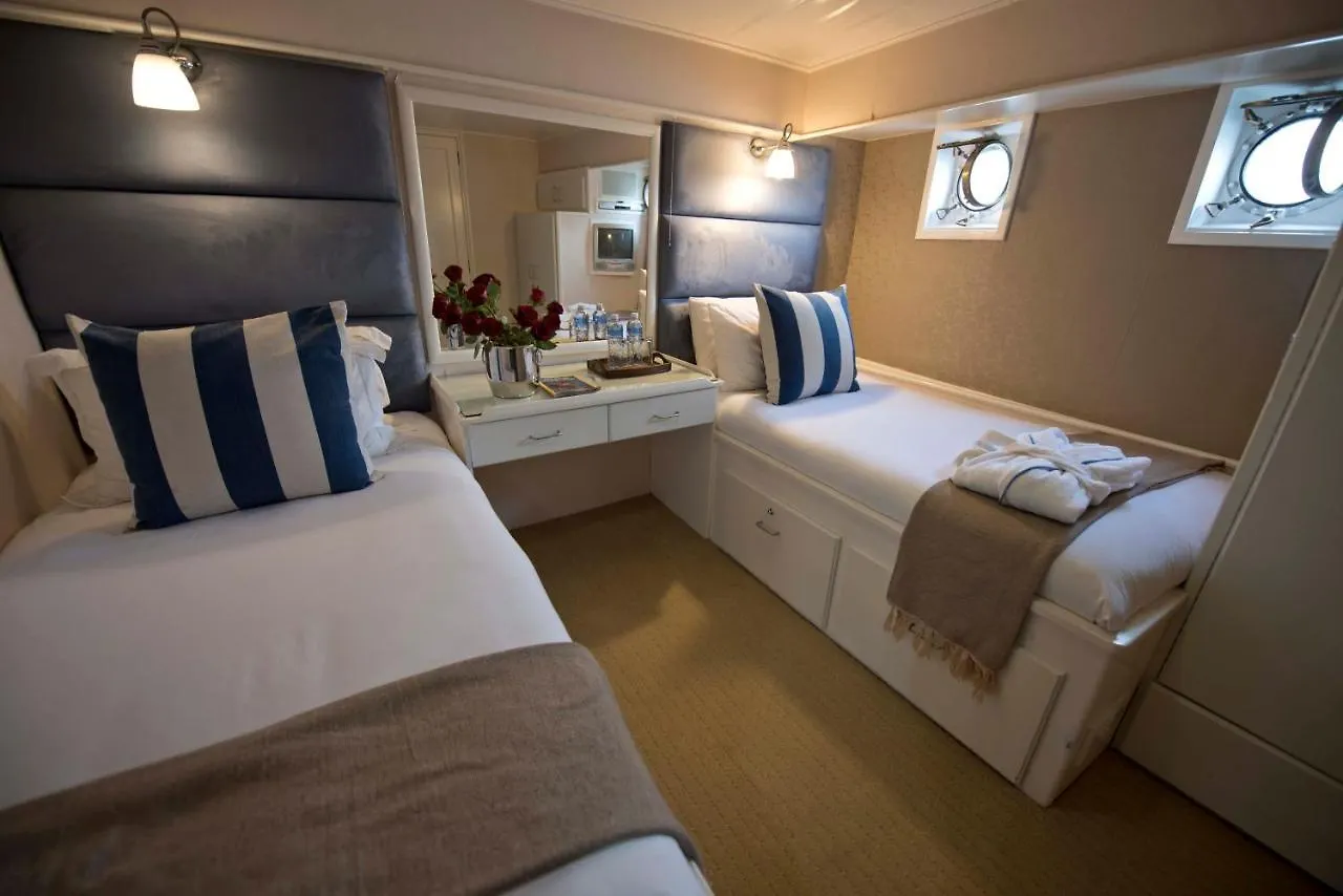 Jackie O Classic Luxury Yacht & Boutique Hotel Kapstadt Südafrika