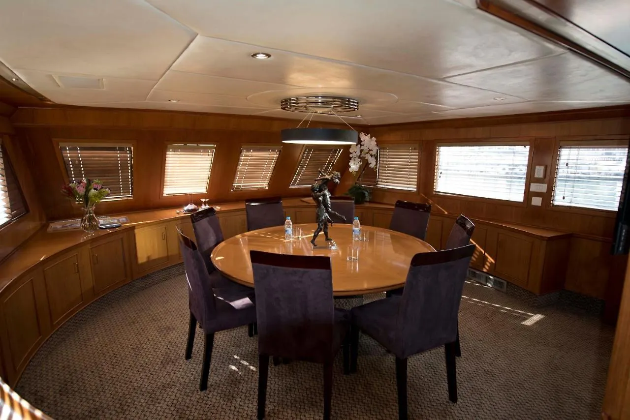 Botel Jackie O Classic Luxury Yacht & Boutique Hotel Kapstadt