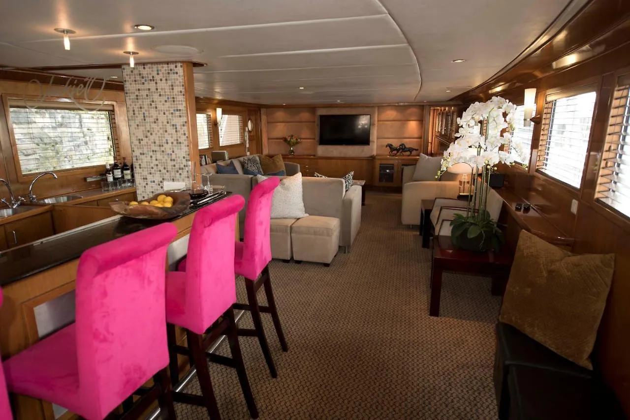 Jackie O Classic Luxury Yacht & Boutique Hotel Kapstadt 0*,